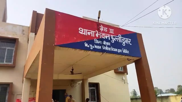 संध्या गश्ती के दौरान फुल्लीडुमर थाना की पुलिस गंगटीया टील्हा से शराब पीकर हंगामा कर रहे एक व्यक्ति को किया गिरफ्तार