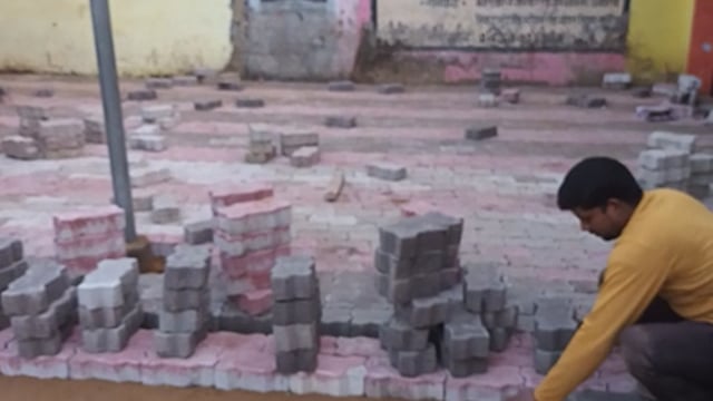 इमामगंज गाजी मार्केट का इंटरलॉकिंग काम प्रगति पर