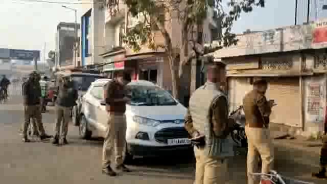 सर्दी के मौसम में चोरों के हौसले बुलंद: कोसीकला में गैस कटर से एटीएम काट ले उड़े कैश 