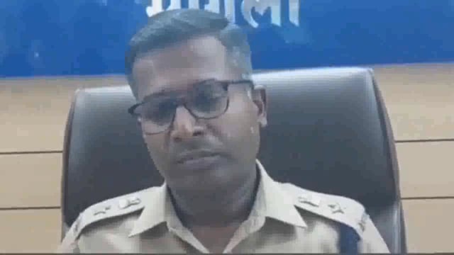 आटपाडी पोलिसांनी दिघंची ते पंढरपूर जाणाऱ्या रोडवर दिघंची एसटी स्टँड शेजारी दारू अड्ड्यावर टाकला छापा