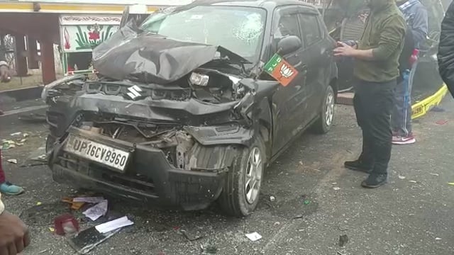 एरवाकटरा थाना क्षेत्र के अंतर्गत आगरा लखनऊ एक्सप्रेस वे पर हुआ सड़क हादसा वही लगभग आधा दर्जन गाड़ियों की हुई भिड़ंत