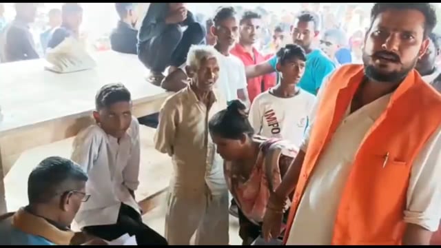 नवंबर माह में अंगूठा लगवाके राशन वितरण न करने का कोटेदार पर लगा आरोप
राशन कार्ड धारकों ने जमकर किया हंगामा