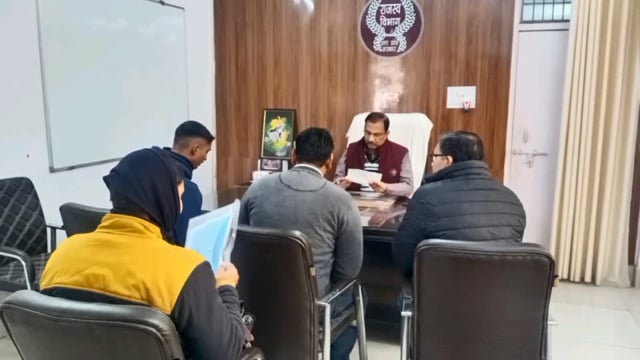 तहसील सभागार में आए फरियादियों की सुनी समस्याएं एसडीएम अनिल कुमार ने तीन समस्याओं का मौके पर क्या निस्तारण