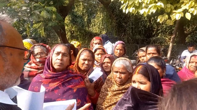 प्रयागराज के अल्लापुर के संजय नगर झोपड़पट्टी के लोगों को उजाड़े जाने के खिलाफ पूर्व विधायक अनुग्रह नारायण सिंह ने बस्ती 