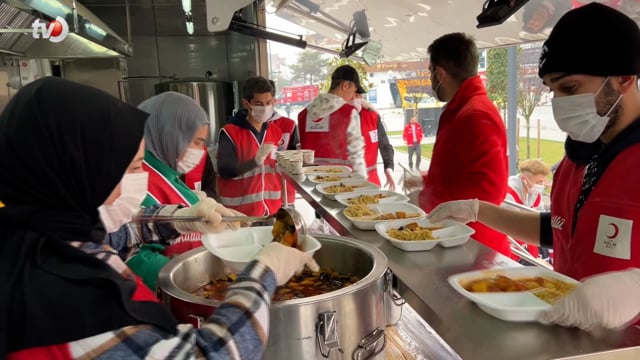 Kızılay'ın Kazanları Onlar İçin Kaynıyor