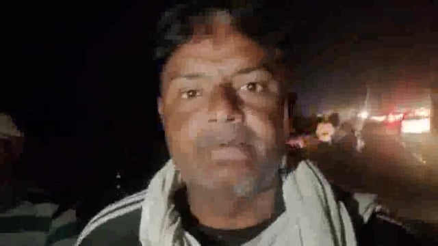 दिल्ली आगरा राष्ट्रीय राजमार्ग पर छाता शुगर मिल के निकट ट्रैक्टर ट्राली पलट जाने से एक दर्जन लोग हुए घायल