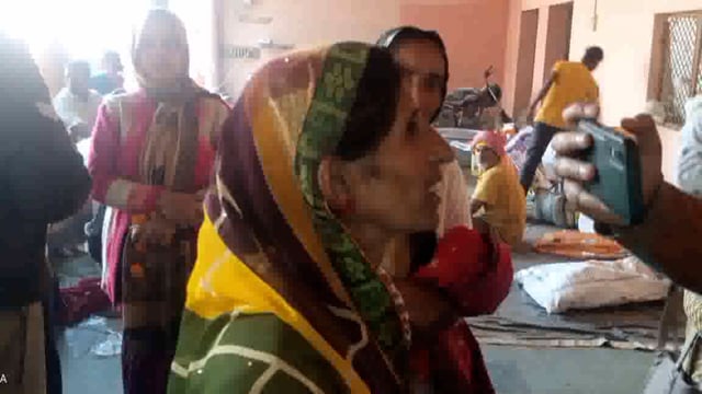 महालक्ष्मी बेलवान मेला में कुंडल खींचने वाले युवक को एक श्रद्धालु ने मजा मत कर पुलिस के हवाले किया वीडियो हुआ वायरल