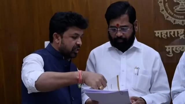 आमदार संजय बनसोडे यांनी मुख्यमंत्री एकनाथ शिंदे यांच्याकडे केली विकास कामा संधर्भात चर्चा