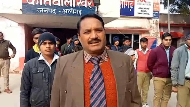 कोतवाली खैर में पुलिस ने विद्यार्थियों को सुरक्षा व सहायता के लिए किया जागरूक