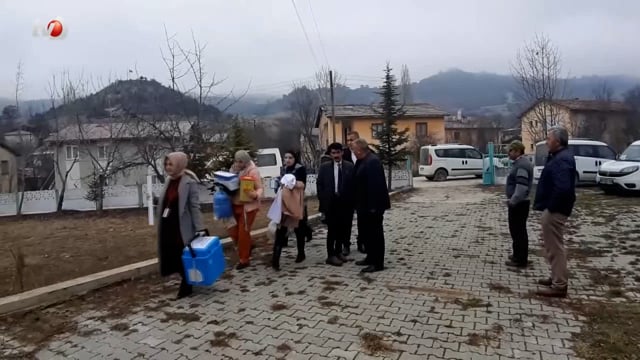 Kilometrelerce Yol Katederek, Köylülere 'Şifa' Götürüyorlar