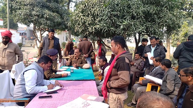 तरबगंज थाने पर समाधान दिवस का हुआ आयोजन एसडीएम के साथ अन्य अधिकारियों ने सुनी समस्या