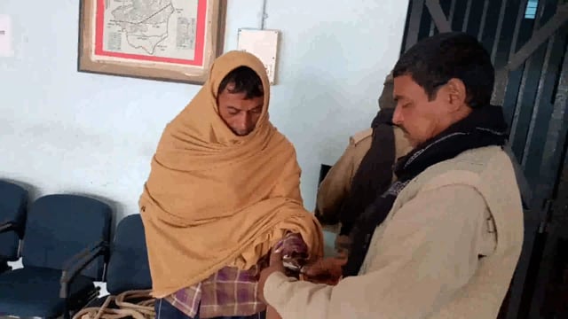 नगर परिषद क्षेत्र सूरजगढ़ा के  पुरानी बाजार पमरिया टोला से एक शराबी को गिरफ्तार कर भेजा गया जेल