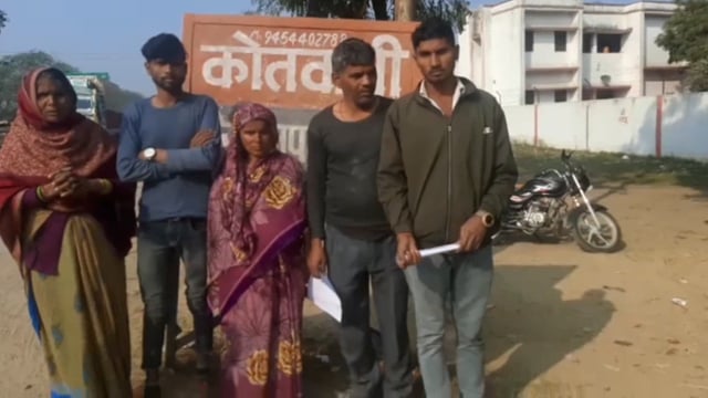 खैर कोतवाली क्षेत्र के गांव रेसरीमें दबंगों ने मां बेटे के साथ की मारपीट पीड़ित महिला ने थाने में की शिकायत