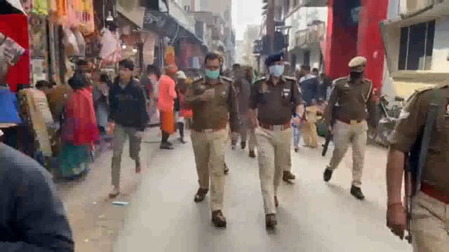 नववर्ष को लेकर बांके बिहारी मंदिर में एसएसपी ने परखी व्यवस्था है