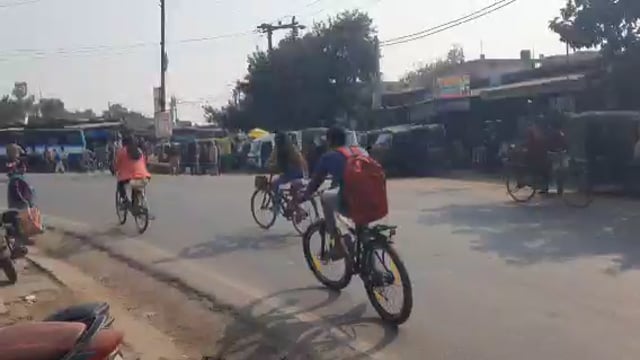 नवाबगंज कटी चौराहे पर अज्ञात हमलावरों ने चलाई गोली एक को लगी गोली