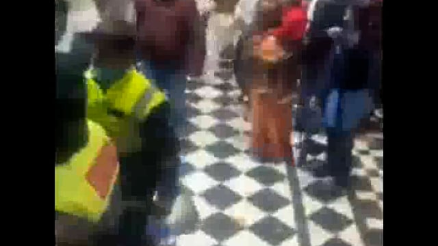 कल ठाकुर बांके बिहारी मंदिर में श्रद्धालुओं के साथ मन्दिर के निजी सुरक्षा गार्डों ने की मारपीट: वीडियो हुआ वायरल