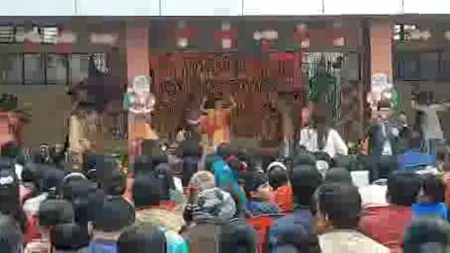 अंतरराष्ट्रीय स्तर पर स्कूल को सम्मान मिलने पर बच्चों ने मनाई खुशियां