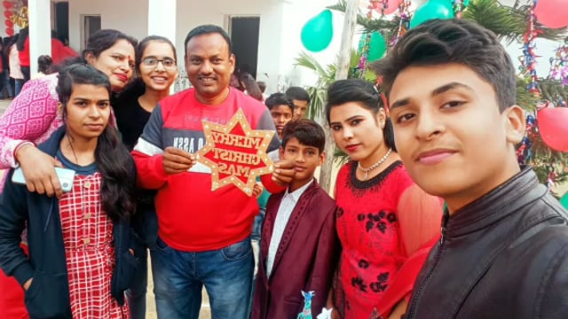 वजीरगंज के बाल्हाराई स्थित टारगेट इंटरनेशनल स्कूल में क्रिसमस डे पर बच्चों के कार्यक्रम ने विखेरा जादू