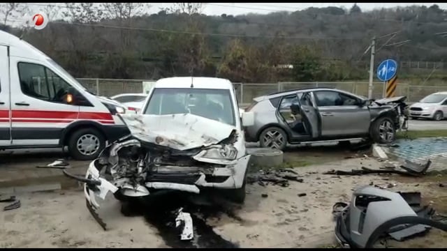 Sakarya’da Üç Aracın Karıştığı Trafik Kazasında 7 Kişi Yaralandı