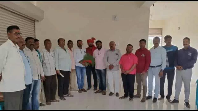 आटपाडी तालुका मराठी पत्रकार संघाच्या अध्यक्षपदी मुजु तांबोळी
कार्याध्यक्ष पदी लक्ष्मण सरगर,उपाध्यक्ष पदी सदाशिव पुकळे या