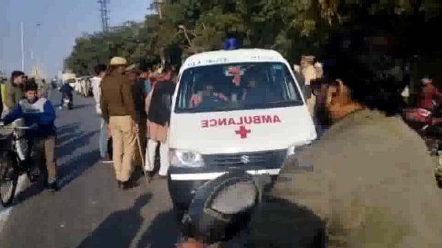 मथुरा आगरा नेशनल हाईवे पर जैत के समीप ट्रक व बाइक की भिड़ंत एक युवक की मौत दूसरा गंभीर रूप से घायल