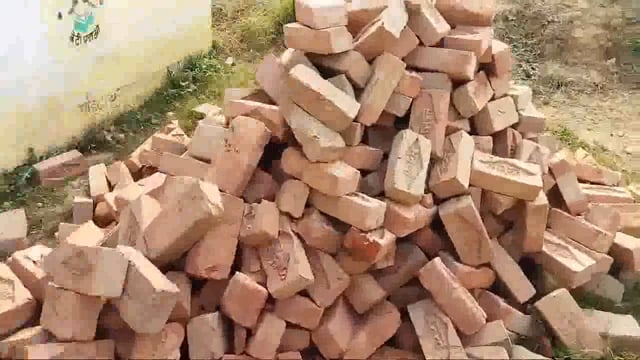 प्राथमिक व पूर्व माध्यमिक विद्यालय भोजपुर में बाउंड्री वाल व शौचालय निर्माण में मानकों की अनदेखी
बीडीओ का नहीं उठा फोन