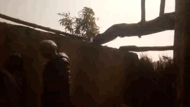 आग लगने से जला गरीब का आशियाना, ठंड में खुले आसमान के नीचे रहने को हुए मजबूर#Prayagraj 