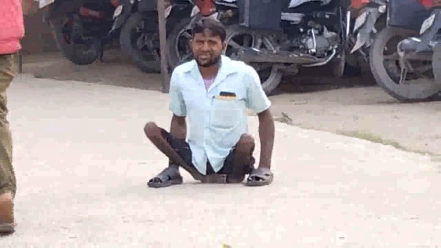 कागजों पर दिव्यांग का बन गया सरकारी आवास, दिव्यांग लगा रहा ब्लॉक के चक्कर#Prayagraj 