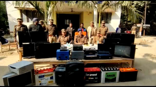 थाना हथिगंवा पुलिस ने अंतर्जनपदीय चोर गिरोह के दो सदस्य गिरफ्तार
 भारी इलेक्ट्रांनिक उपकरण बरामद
C O ने की प्रेसवार्ता