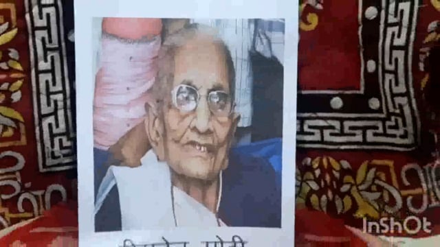 प्रधानमंत्री नरेंद्र मोदी की मां हीराबेन की तबीयत बिगड़ने पर ब्रज वासियों ने किया भजन कीर्तन