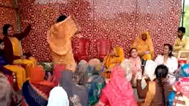 भक्ति रस में डूबे, भक्त 