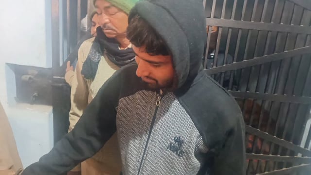 सूरजगढ़ा थाना क्षेत्र के जकरपुरा गांव से एक शराबी को शराब के नशे में गिरफ्तार कर पुलिस हिरासत में भेजा गया जेल