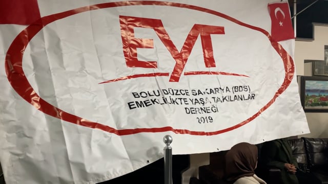 EYT düzenlemesini konfeti ve meşaleyle kutladılar