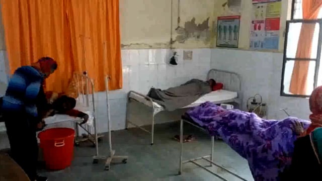 खैर कोतवाली के गांव-गौमत मैं दबंग लोगों ने एक ही परिवार के 3 लोगों को किया घायल थाने में दी तहरीर