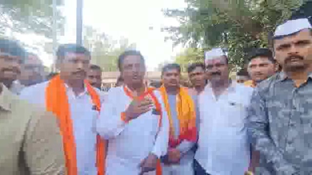 त्यांच्या सरकारनं करायचं असतं तर दहा दिवस आरोपी मोकाट का फिरत होता; मोहन देशमुख (तालुका शिवसेना) अध्यक्ष