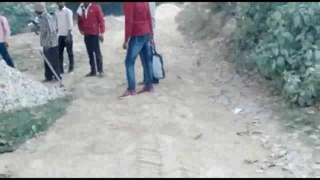 जिला पंचायत निधि से बन रहे सी सी मार्ग में हो रही धांधली

संडवा चंडिका ब्लाक के ग्राम उमरी का मामला