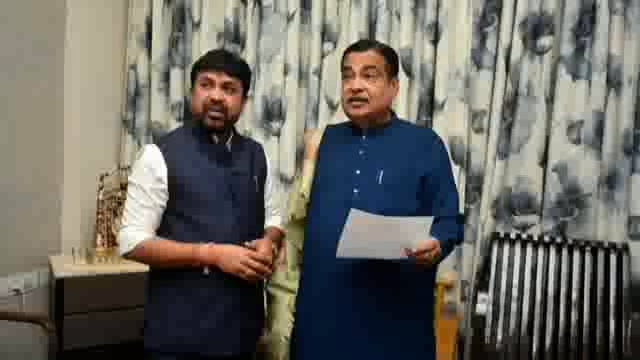 केंद्रीय मंत्री नितीन गडकरी यांची नागपूर येथे आमदार संजय बनसोडे यांनी भेट घेऊन मानले आभार