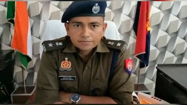 जनपद आगरा में थाना शमशाबाद पुलिस  ने गैंगस्टर एक्ट में वांछित रु 10-10 हजार के 03 इनामी शातिर अभियुक्तो को किया गिरफ्तार