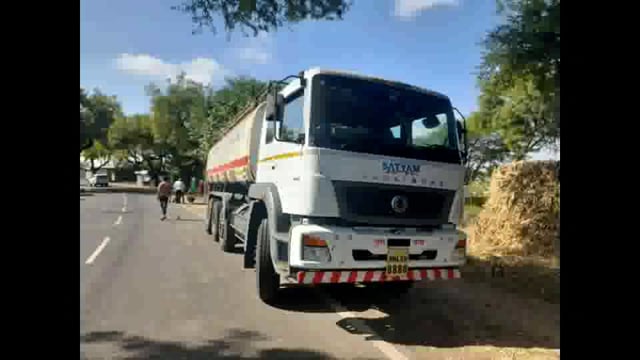 विभूतवाडीत ऊस ट्रॅक्टर ट्रॉली ची पलटी होण्याची आठवड्यातील दुसरी घटना दोन लाखाचे नुकसान, सुदैवाने जीवित हानी नाही