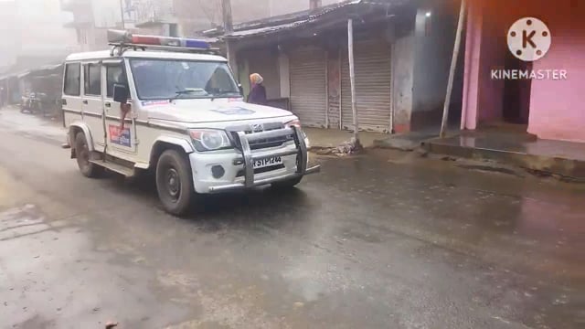 माईकिंग कर थानाध्यक्ष फुल्लीडुमर में शराब नहीं पीने एवं शांतिपूर्वक नववर्ष मनाने की अपील की