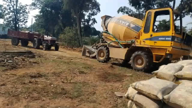 नक्षल्यांनी केली वाहनांची जाळपोळ 