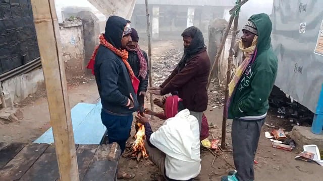 नव वर्ष के पहले ही दिन सूर्यगढ़ा नगर में कोहरा के कारण एनएच 80 पर छोटी बड़ी बाहनों की गति धीमी पड़ गई
