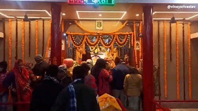 नव वर्ष पर शीतला माता मंदिर पर लगी भक्तों की भारी भीड़