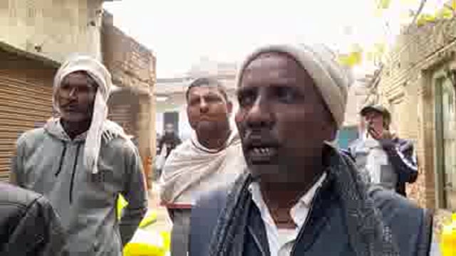 छठियारा पंचायत के किसानों को मुखिया प्रतिनिधि के नेतृत्व में उचित मूल्य पर दिलाया गया खाद।