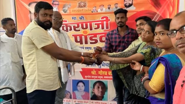 मुलचेरा येथील रुग्णालयात व वृद्धाश्रमात शिवसेनेच्या कार्यकर्त्यांनी दिली भेट 