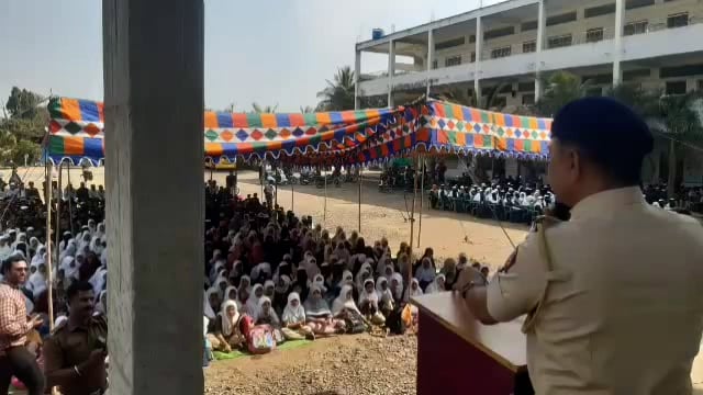 जमहूर माध्यमिक उर्दू शाळेत पोलीस रेझिंग डे निमित्त कार्यक्रम संपन्न