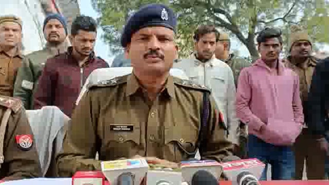 एसपी चारू निगम के निर्देश पर एसओजी टीम और पुलिस ने संयुक्त अभियान चलाकर वाहन चोर गैंग को किया गिरफ्तार सीओ भरत पासवान