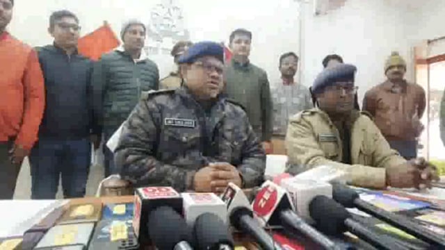 सिद्धार्थनगर आपरेशन प्रहार से बदमाशों की कमर तोड़े रही पुलिस पुलिस अधीक्षक अमित कुमार आनंद ।