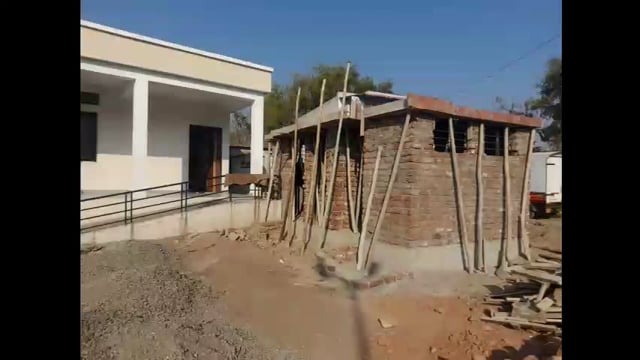 अधिकारी, पदाधिकारी व ठेकेदार यांच्यात संवाद नसल्याने शौचालयाचे काम ठप्प