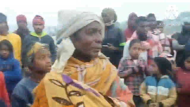 फुल्लीडुमर खेल मैदान में आयोजित फुटबॉल मैच के फाइनल मुकाबले में दूधघटिया की टीम हुई विजयी, विजेता टीम को मिला पुरस्कार